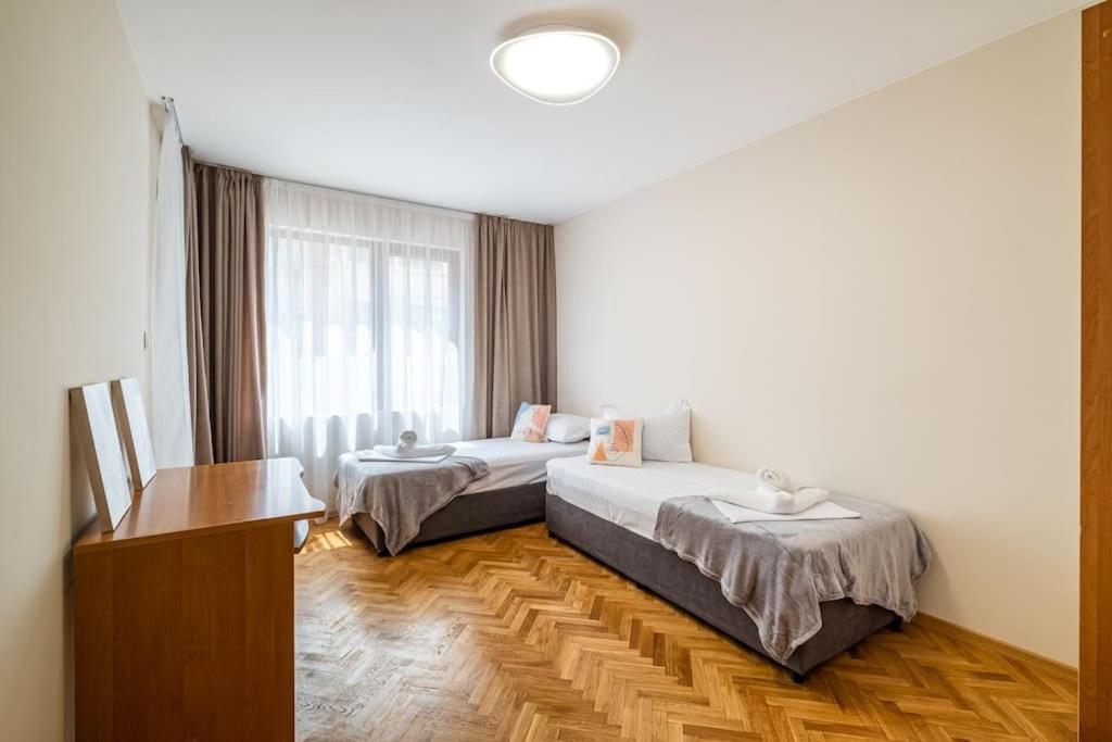 Varna Central 2Bdrm Apartment Екстер'єр фото
