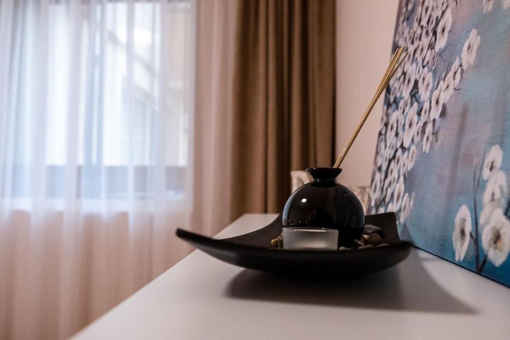 Varna Central 2Bdrm Apartment Екстер'єр фото
